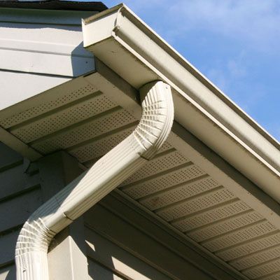 Housegutter-with-downspout-Springfield-TN
