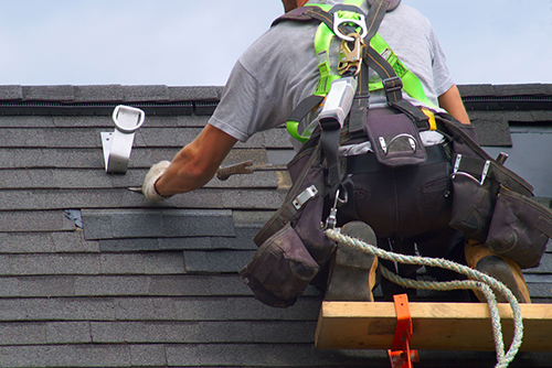 5 Reasons to Hire a Professional Roofer